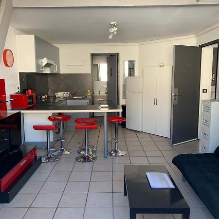 Appartement T3 Tout Confort En Duplex A 20Mn A Pied Du Centre-Ville Avec Tv Et Wifi La Rochelle  Luaran gambar
